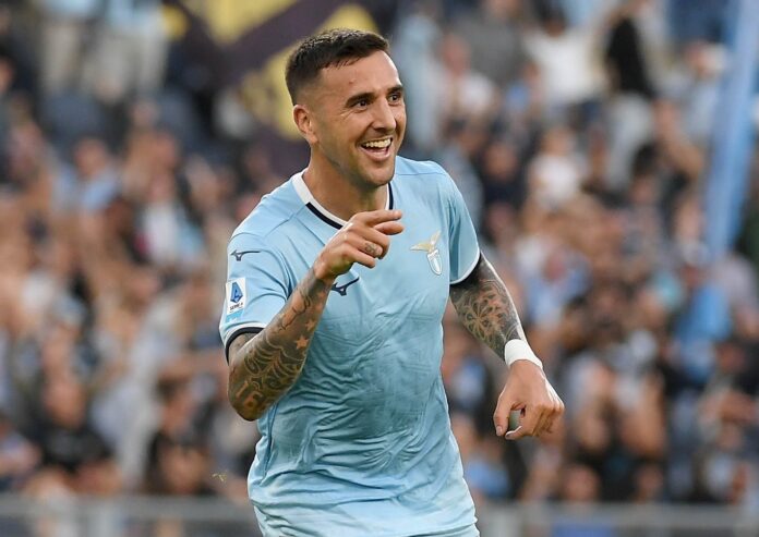 Matías Vecino na disputa dun partido coa Lazio || SS Lazio